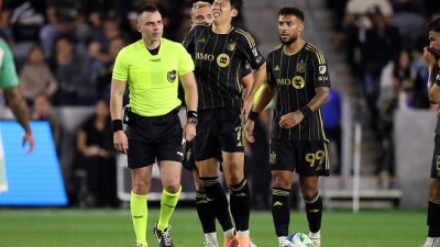 장난하니? 왜 손흥민 2번이나 들이받아 이유없는 '충돌', 뿔난 LA 감독…거친 신경전에도 결승골 기점 'POTM'→MLS, 이유있는 극찬