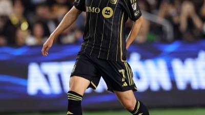 공도 안 잡은 손흥민에게 더러운 반칙세례, 오스틴 그래도 손흥민 못 막았다