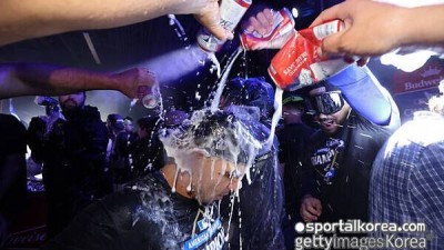 월드시리즈 한창인데...맥주 마시고, 헤드폰 끼고, 영화 보고 다저스와 달리 편하게 쉰 토론토, 6차전에서 끝낼까?