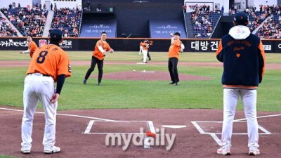 '한화 영구결번 레전드' 정민철-장종훈, 한국시리즈 5차전 시구-시타자로 나선다…애국가는 NCT 도영 [MD대전 KS5]