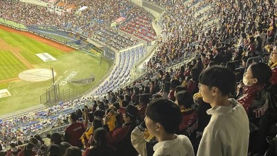 KS 5차전 대전도 만원, 잠실로 만원···LG 전광판 응원에도 3경기 연속 매진
