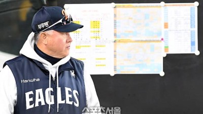 ‘패장’ 김경문 감독의 마지막 한마디 “어린 선수(김서현), 분명 좋은 모습으로 한화 강팀 만들 것→LG 축하한다” [KS5]