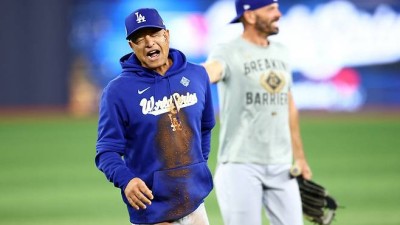 흙 맛있어? 김혜성, 왜 로버츠 대굴욕 안겼나…다저스에서 제일 빠른 주자에 덤벼 美 대폭소