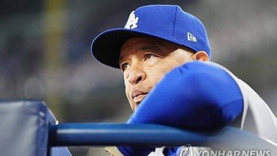 '돌버츠, 갓버츠가 되다' LAD 감독, 신들린 투수기용 7차전 끌고가다 [WS6]
