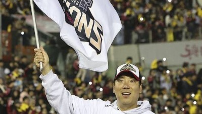 포수 김현수, 타자 김진성 향해 발길질… 몸싸움 펼쳐진 잠실구장[LG V4]