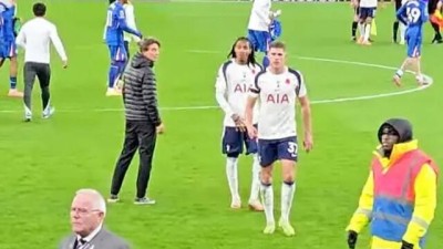감독 손 뿌리쳤다… 첼시전 졸전 후 드러난 토트넘의 '콩가루 팀 케미', 노려보던 프랭크 감독은 일단 忍忍忍
