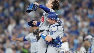 '역사상 최고의 월드시리즈 7차전' 영웅은 야마모토였다