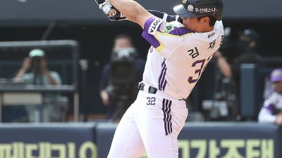 “FA 다 잡아주세요” 두산 새 감독이 부탁했다… ‘115억’ 김재환은 이제 얼마 줘야 하나