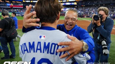 야마모토가 나를 꽤 훌륭한 감독으로 만들었다…'승부사' 로버츠 뚝심이 만든 우승, 끝없는 야마모토 '샤라웃'