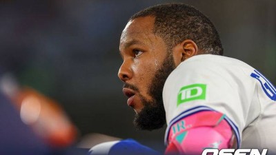 1시간째 울고 있다, 눈물이 멈추지 않아 우승까지 아웃 2개 남았었는데…충격에 빠진 토론토, 감독은 선수들에게 사과했다