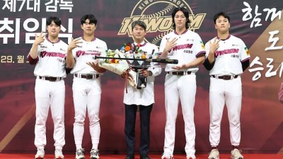 안우진 어깨 부상 문제로 물러난 정찬헌 코치, 3개월 만에 키움 복귀…2026시즌 2군 합류