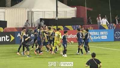 일본에 아프리카 무너졌다…‘킬러패스’ 한번에 월드컵 결승골, 日 모로코 2-0 누르고 ‘U-17 월드컵 첫 승’ [현장 REVIEW] 