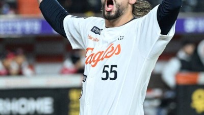 “한화에서 최고의 시즌, 영광이다…2026 기대해” 폰세 ML 가면 와이스가 한화 에이스? 염갈량은 패장인터뷰 준비했다