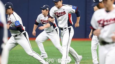 '161.6km→150km' 구속 저하 문동주, 현재 몸 상태는?…류지현 감독 계속 확인했고, 의학적 문제 없어