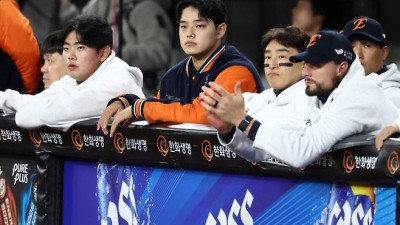 'KS 5차전 구속 급하락' 문동주, 투구 재개 가능?...류지현 감독 의학적 문제 없다