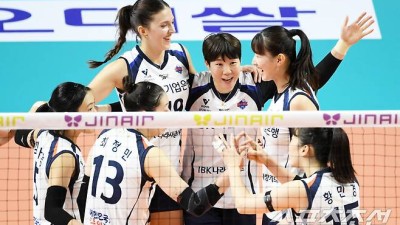 수술하면 이대로 시즌 아웃 21억 주고 야심차게 데려왔는데, 모든 게 꼬였다