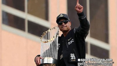 월드 시리즈 제패했는데 로버츠 이름이 없다…'다저스 상대 패배' 3팀 사령탑이 NL 올해의 감독 후보로