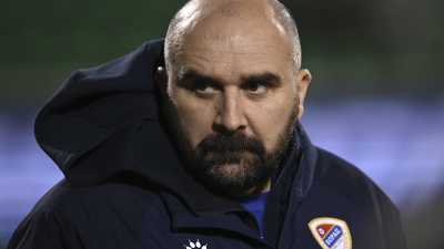 경기 중 쓰러진 감독 사망…선수들 오열 속 경기 중단