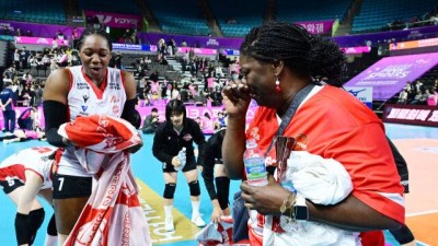 '엄마 왜 울어?'…배구 선수 출신 엄마의 눈물에 당황한 '특급 외인' [곽경훈의 현장]