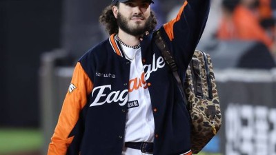 대전 홈 구장 흙 챙겼던 '괴물' 폰세, 한화 떠나 이정후랑 한솥밥 먹나