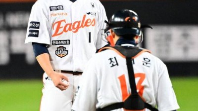 ‘충격’ 문동주 140km 미스터리 전말 밝혀졌다, 어깨 통증 참고 버티다가 그만…“지금은 괜찮습니다”