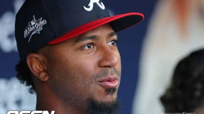 선수한테 역대 최악의 계약 이 정도면 거의 노예 수준, 김하성은 FA 됐는데…157홈런 2루수, 헐값에 1년 더 묶인다