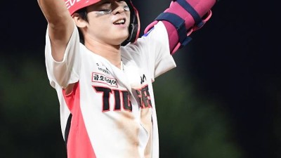 '똑딱이' 유격수 몸값이 4년 100억 실화? 최악의 치킨 게임이냐, 현명한 투자 전략이냐