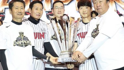 구광모 LG 회장, 한국시리즈 MVP 김현수에게 고급 시계 선물