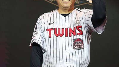 한국시리즈 MVP 김현수, 구광모 회장에게 1억 롤렉스 시계 받았다