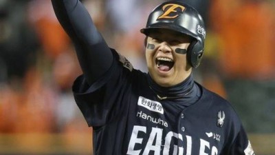 '20대 거포' 노시환, 한화와 다년 계약 협상…초대형 계약 예상