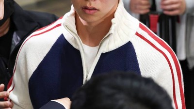 김혜성 귀국 현장서 벌어진 소란…'고척 김 선생' 현수막 시위에 인터뷰 중단