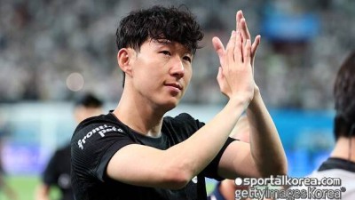 손흥민, 10년 헌신 '와르르'...토트넘, '무례 논란' 일으킨 판더펜에게 SON 뛰어넘는 '파격 대우 약속'