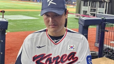 박동원 손목 통증 → 한화 때문? 어린 투수들 공 받기 무섭다. 너무 빨라…전세계가 다 ABS 썼으면 [고척인터뷰]