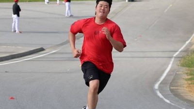 이범호가 잔뜩 기대했는데… KIA 좌완 152㎞ 유망주, 황당하게 공 하나 못 던지고 긴급 귀국 왜? '깊은 한숨'