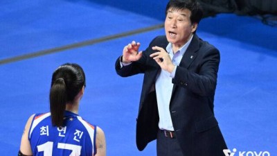 '우승 후보가 어쩌다...' 주포에 이어 주전세터까지 부상 이탈, 착잡한 김호철 아직 정확한 상태 몰라 [MD화성]