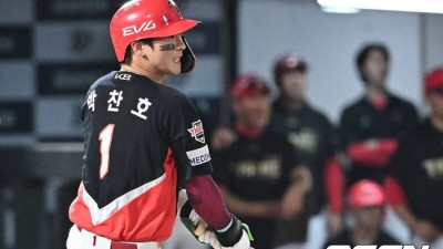 'FA 최대어' 박찬호가 부산 롯데월드에 나타났다! 진짜 ‘롯데행 시그널’일까, 단순 나들이일까