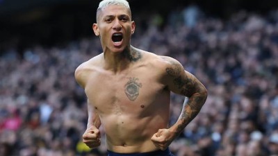 유니폼을 왜 벗냐고 손흥민 주장 시절엔 상상 못할 촌극, '김칫국' 마신 히샬리송, 토트넘 96분 극장골 얻어맞고 맨유와 2-2 무승부 '눈물'