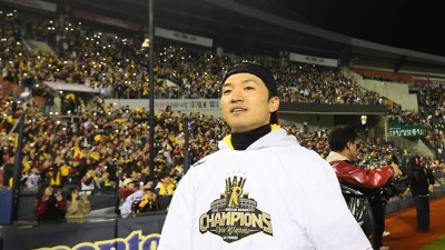 FA 계약 질문 안받는다 단호했는데, 분위기 심상치 않다…36세에 초대박 나나