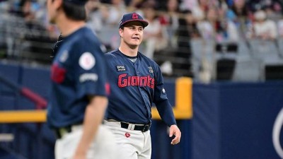 이럴 수가! '10승 거두고 OUT' 롯데 그 투수, 또 방출 통보 받았다…좋은 흐름 이어가지 못했어