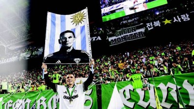 ‘1부 우승’ 전북 포옛감독은 남기로…‘2부 우승’ 윤정환은 어디로?