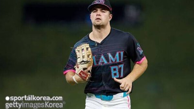 고우석은 방출인데 같이 간 선수는 '초대박', 3338억 외야수랑 나란히 섰다…'최소 4년 주전 보장' 예상까지