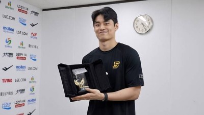 드디어 받은 챔피언 반지, LG 선수들 이구동성 “우승 한 번 더”