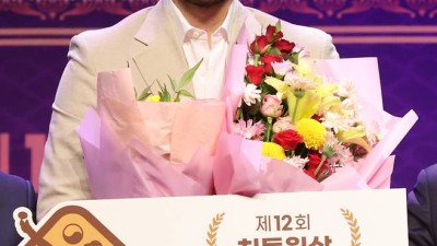 한국 떠나지 않은 '괴물' 폰세 본격적인 수상 스타트, 최동원상 만장일치 수상