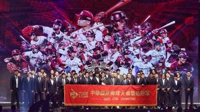 '이럴거면 우승 뭐하러 해?' 황당 짠돌이 구단, 우승 보너스가 23만원에 감독도 잘랐다