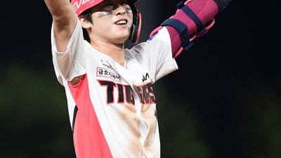 '박찬호 100억 태풍' 미야자키까지 덮쳤다 → 정작 롯데·두산은 글쎄..? 과도한 몸값 부풀리기에 피로도 쌓인다 [미야자키 현장]