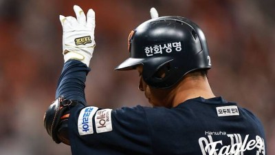 하루만 더 야구장에 오게 해줘 방출→한화행→KS 진출 베테랑의 절규…후배는 죄송합니다 고개를 숙였다