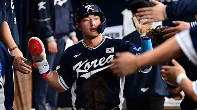 근육질 그 자체, 레슬러 같은 체격 日 대표팀 '경계대상 1호' 밝혀졌다…체코전 직관한 코치들도 '집중 체크'