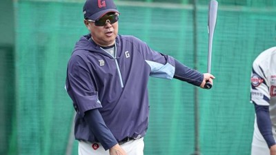 직접 펑고까지 쳐주던 김태형 감독, 캠프 종료 열흘 남기고 왜 조기 귀국하나 [미야자키 현장]