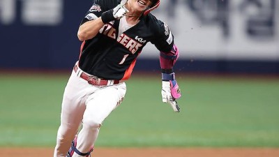 KIA 박찬호 전쟁, 나흘 만에 백기 들었다… 여전히 남은 FA 5인, 오프시즌 머리만 아프다