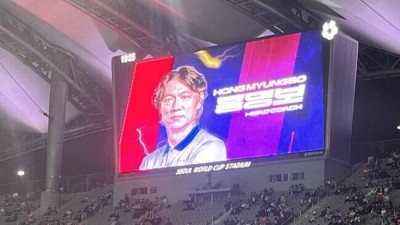 [442.live] 전광판 손흥민 나오자 “와~” vs 홍명보 감독에게는 “우~”…팬심은 오늘도 싸늘했다